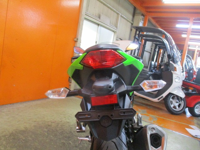 Ｒ周りもこの通りノーマルでもすっきり！やはりＮＩＮＪＡ２５０は誰が見てもかっこいいですよね！